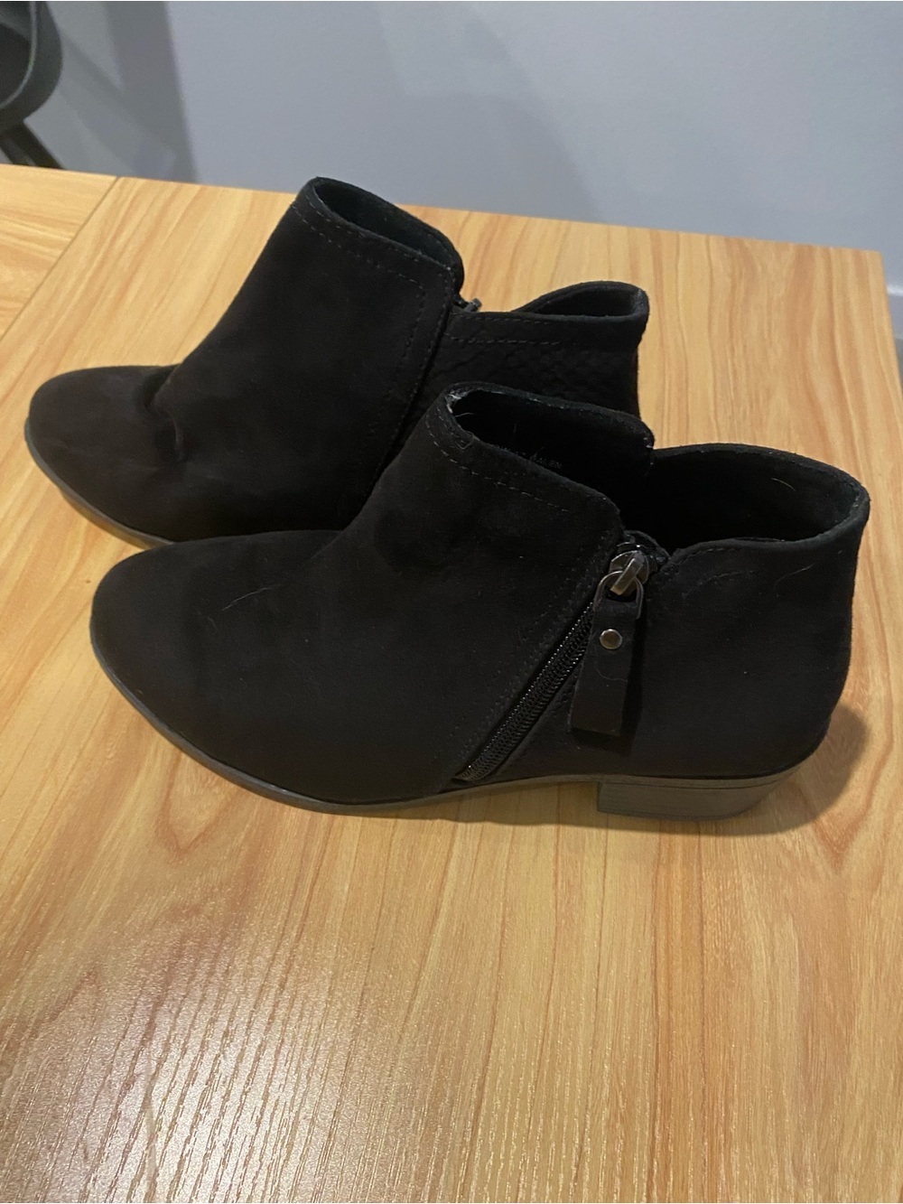 Size 8, women’s black Arizona Jean Company booties, ankle boots - Picture 2 of 5